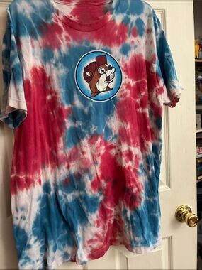 Buc-ee’s XL Tie-Dye Beaver Graphic Tee - Red & Blue
